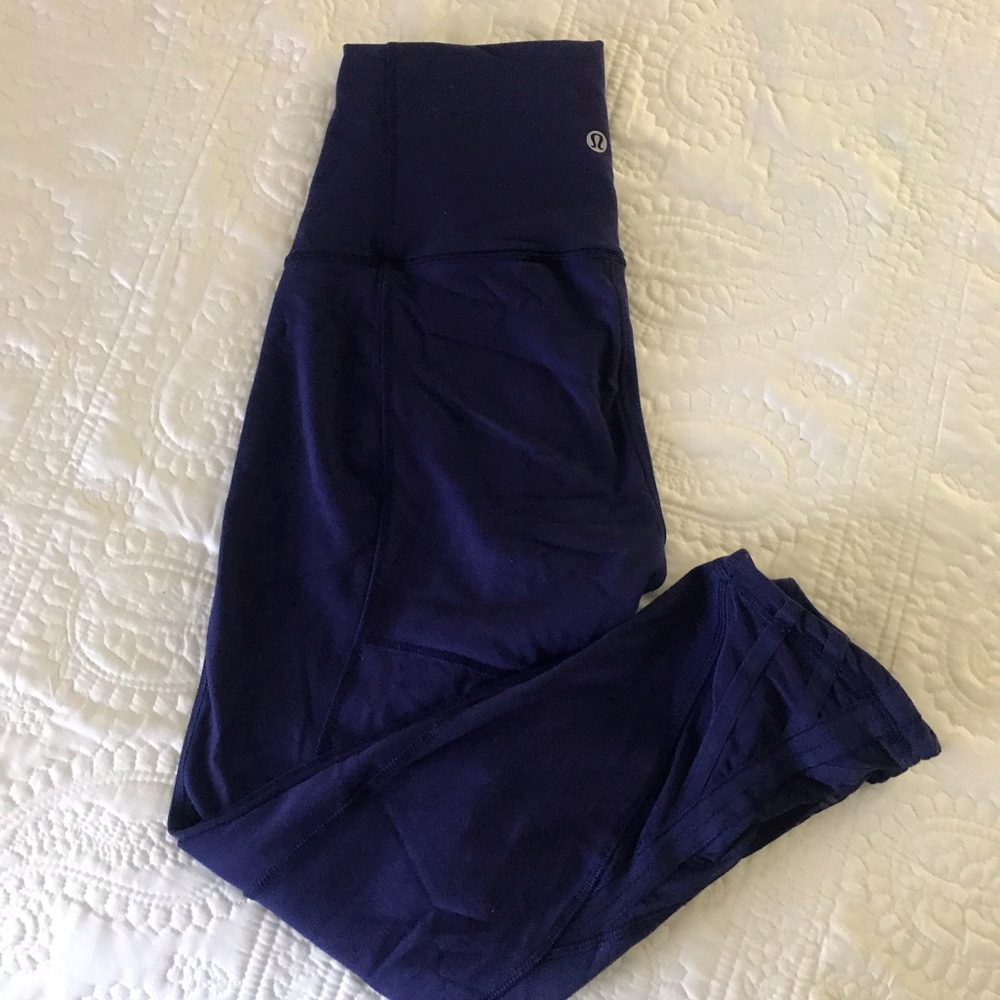 Lululemon Tummy Control Crops with calf details - Picture 4 of 6